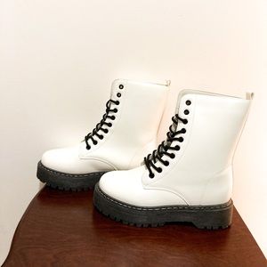 NWOT  combat chunky boots
